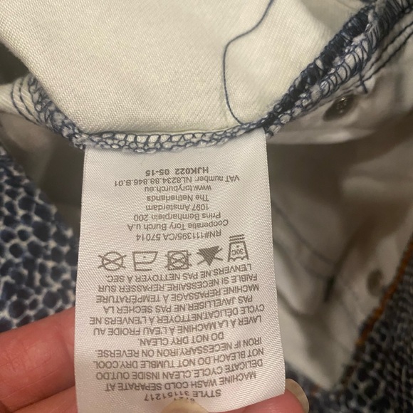 Tory Burch women’s size 27 snake, print jeans, zipper, and button top stretchy - Picture 11 of 12